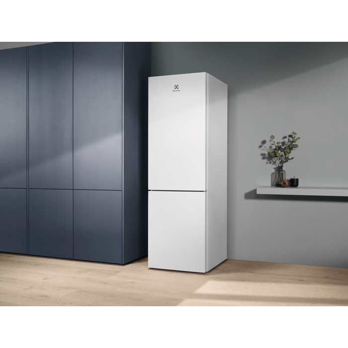 Electrolux - Lodówka wolnostojąca - LNT5ME32W1